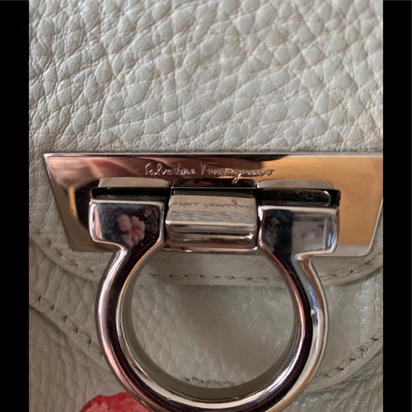 Salvatore Ferragamo large leather bag - Picture 7 of 8